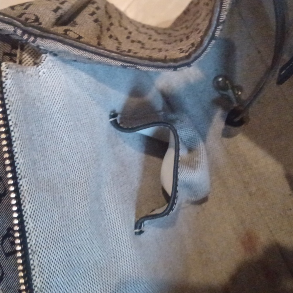 Classy Dooney & Bourke Signature Shoulder Bag - Picture 12 of 16